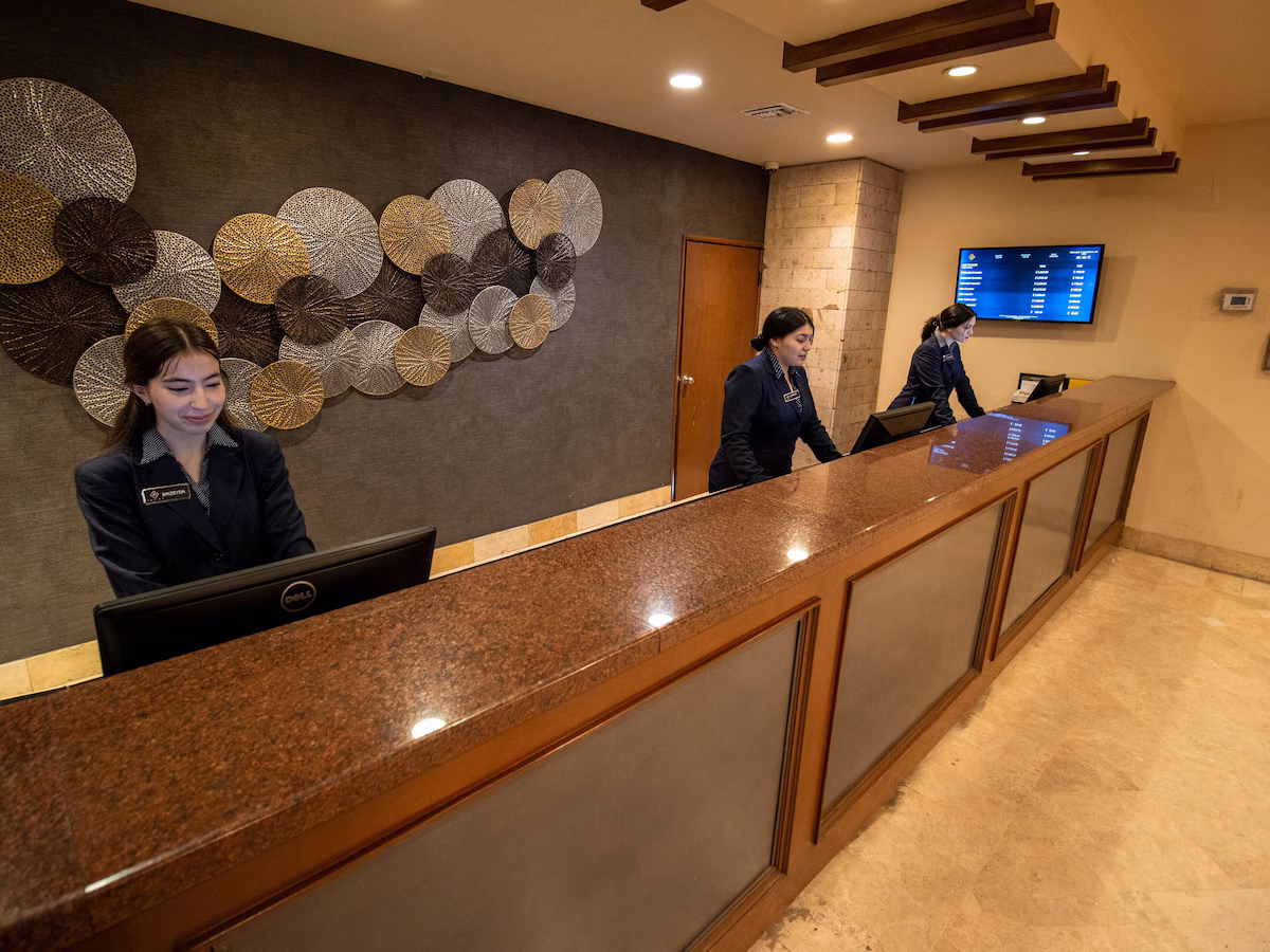 Hotel Araiza reception lobby